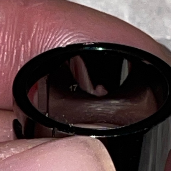 Gucci Preloved ring size 17 cm which is a USA size 6 - Picture 8 of 11